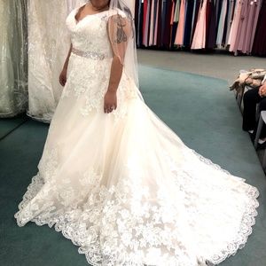 Size 16 UNUSED WEDDING DRESS